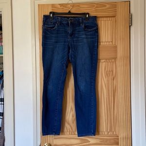 Straight leg blue jean